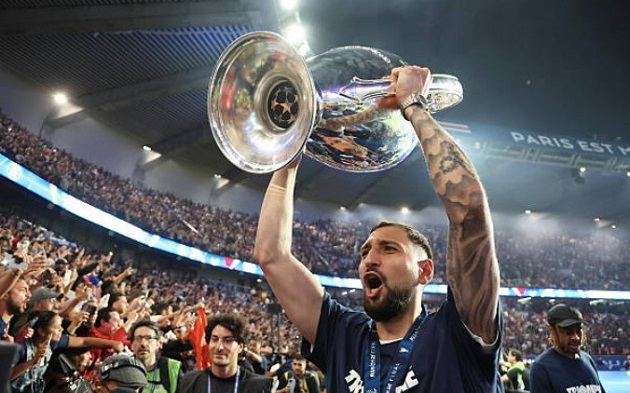 Donnarumma vừa trải qua một mùa giải tuyệt vời cùng PSG, nhưng ngay lập tức bị Enrique loại khỏi đội hình.